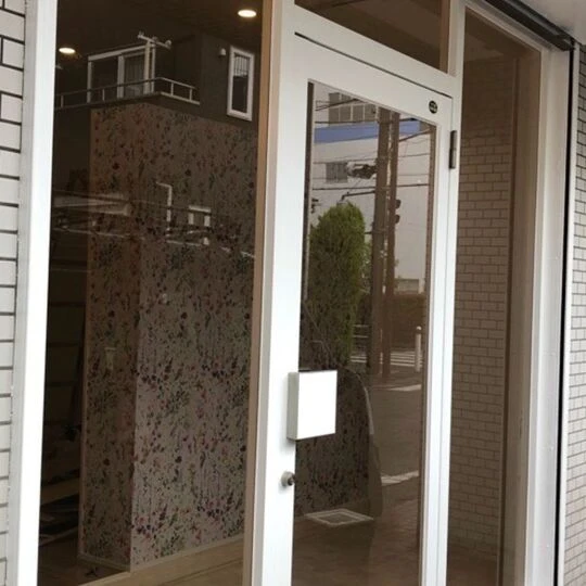 画像4323：店舗入り口枠　ダイノックシート施工